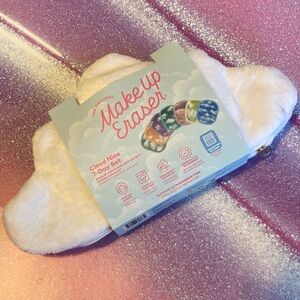 MakeUp Eraser Cloud Nine Set with Multicolor Cloud design